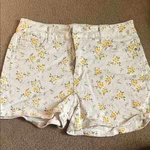 Judy Blue Cream Floral Jean Shorts